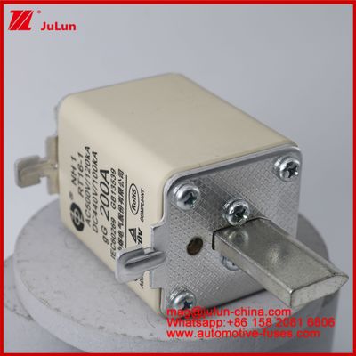 NH1 RT16-1 200A AC500V 120KA DC 440V 100KA Автомобильные керамические авто-защитные устройства Бледное устройство для электромобилей / электромобилей Малый размер Защита от короткого замыкания с высоким номинальным током